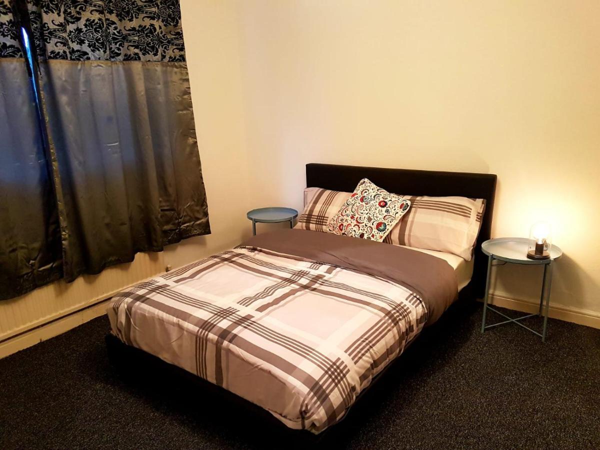 Budget House In Gants Hill Bed & Breakfast Ilford Exterior photo