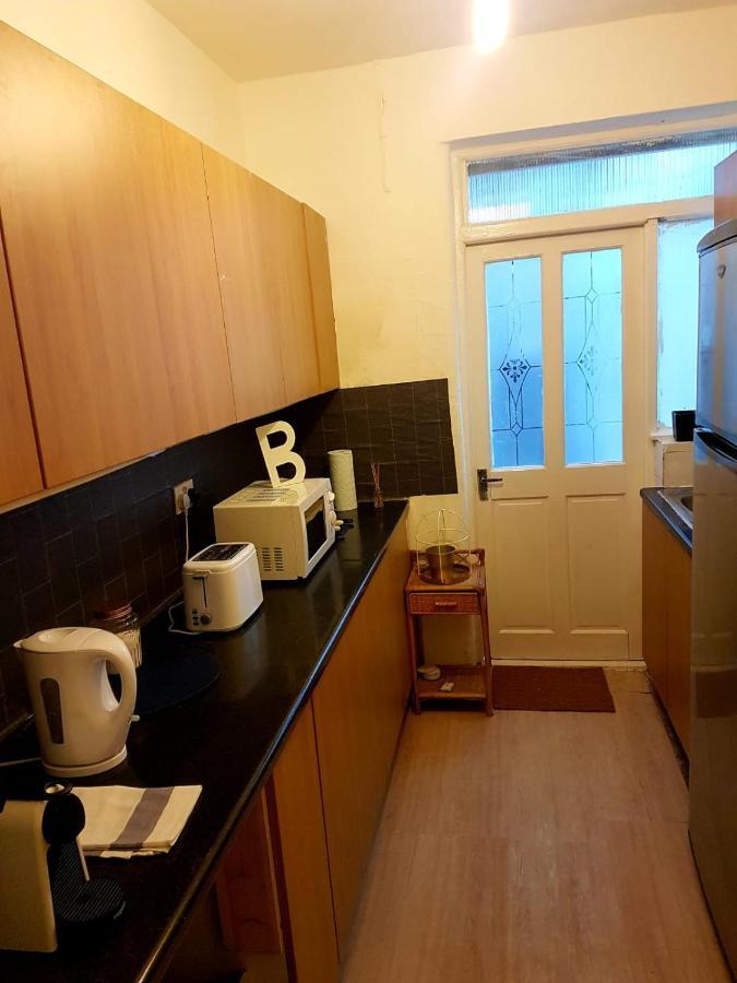 Budget House In Gants Hill Bed & Breakfast Ilford Exterior photo